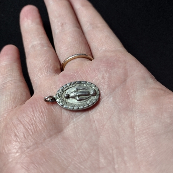 Vintage Chapel Sterling Silver Religious Pendant - Picture 3 of 5